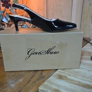 Genshuo Black Patent Slingback Kitten Heel Pumps